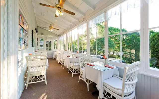 The Elmhurst Inn