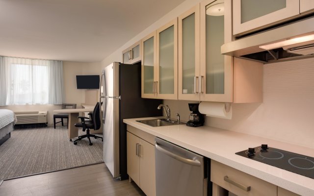 Candlewood Suites Miami Intl Airport-36th St, an IHG Hotel