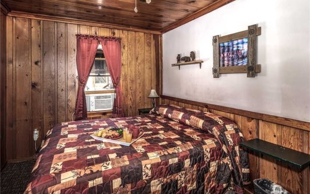 Apache Village 9, Queen Bed, Midtown, Pet Friendly, Sleeps 2