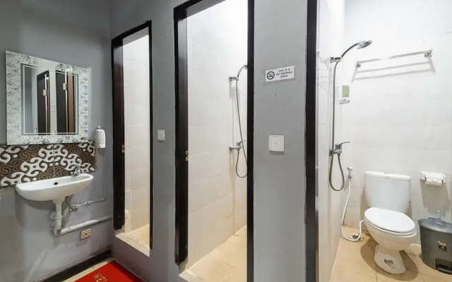 RedDoorz Hostel near Trans Studio Mall