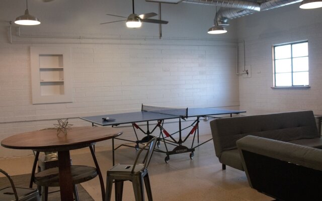 Moreland Retreat Huge Jacuzzi Sleeps 14