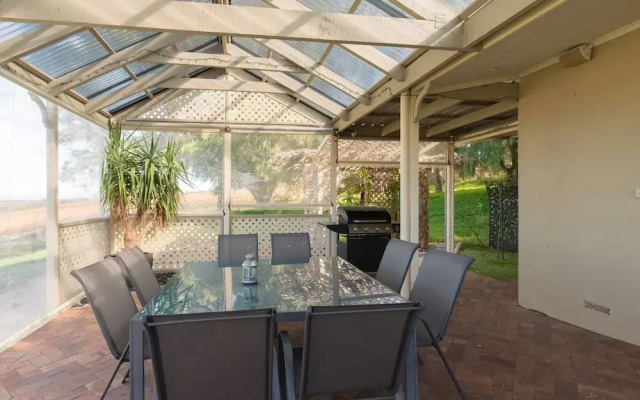 131 Your Vineyard Home in the heart of the Vale