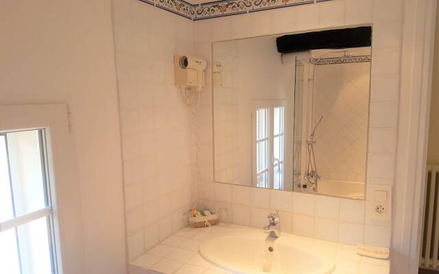 B&B With Charm - Quiet With Kitchen & sw Pool