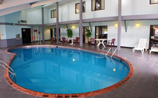 Pictured Rocks Inn & Suites
