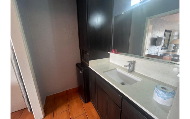 La Posada Inn By OYO Brownsville