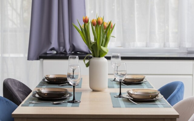 Warsaw Górnośląska Apartment by Renters