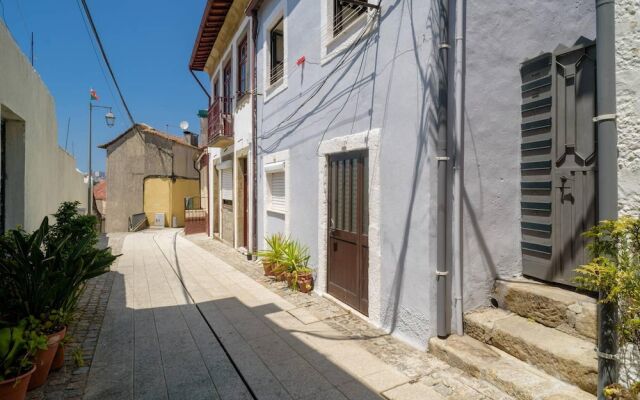 Studio in Vila Nova de Gaia, with Wonderful City View, Terrace And Wifi