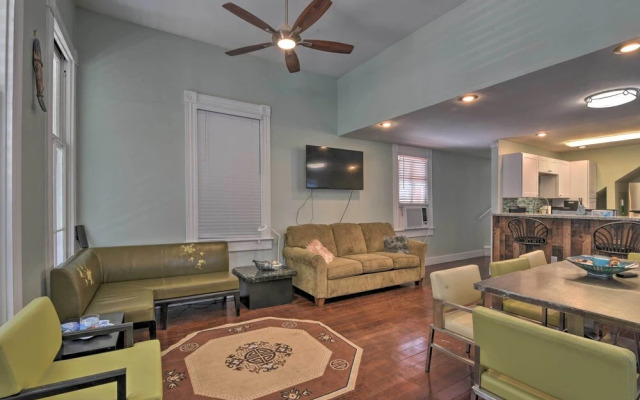 Home w/ Patio & Grill: 2 Mi to Galveston Seawall!