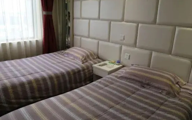 Aike 100 Theme Hotel (Qingdao Chongqing North Road Liuting Subway Station)