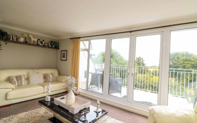 3 Chantry Hill