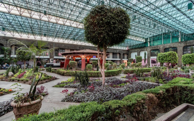 Radisson Hotel & Convention Center Toluca