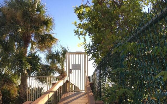 Midnight Cove II Bldg 7: Top Floor With Views