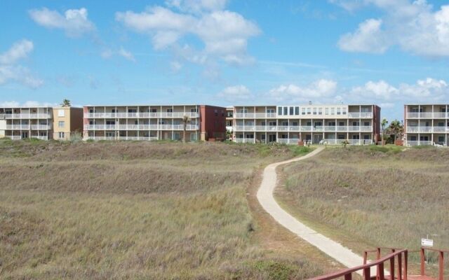 Island 126 Studio Bedroom Condo