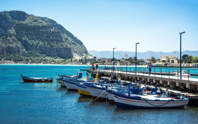 Mondello Beach Home by Wonderful Italy