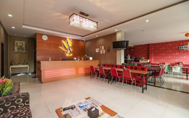 RedDoorz Plus near Sangkareang Park