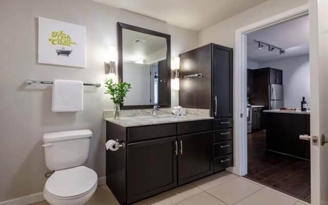 Bold CozySuites w/pool, gym, roof #6