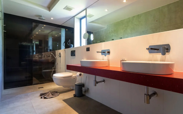 Grand 17m Pool 5BR Villa Mayacol NaiHarn