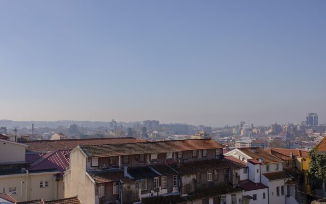 Liiiving - Mezzanine Downtown Balcony