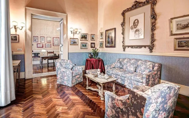 Lady Mary's Tribunali Luxury Suite