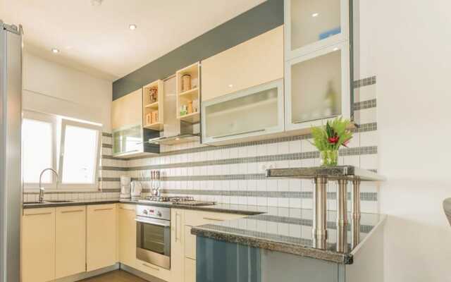 Spacious Villa in Maslenica with Swimming Pool