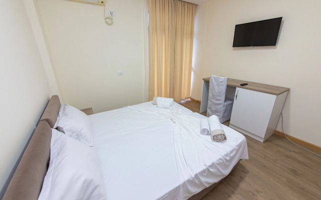 Esal Hotel