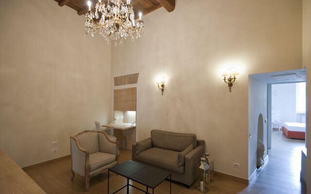 Little Queen Suite