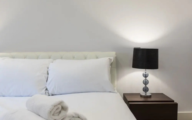 Trafalgar Square Apartments