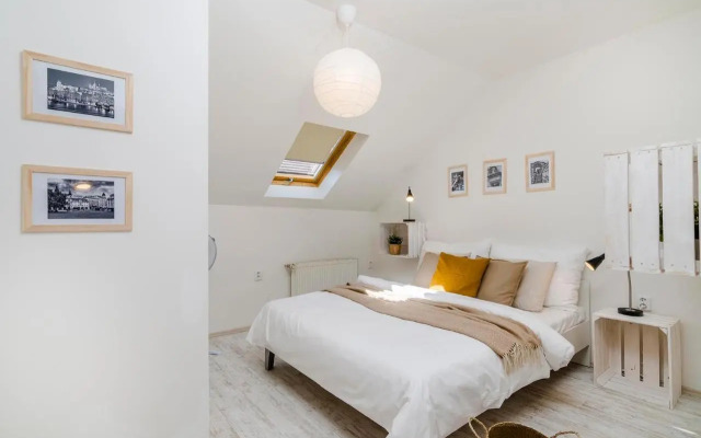 APTs in OLD TOWN PRAGUE by Michal&Friends