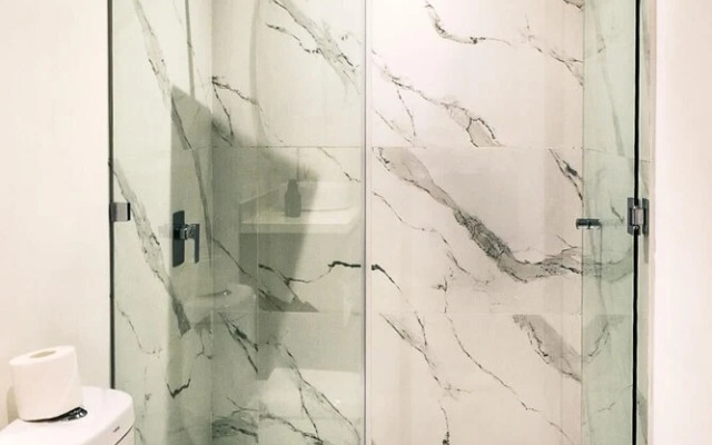 Luxury One BR Apartment With Shared Pool Gym