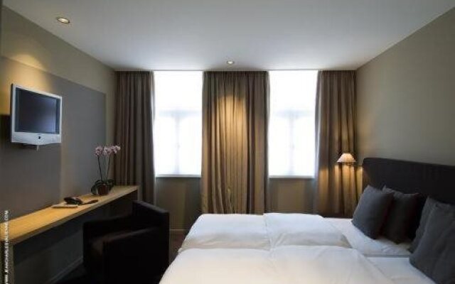 Pol Hotel