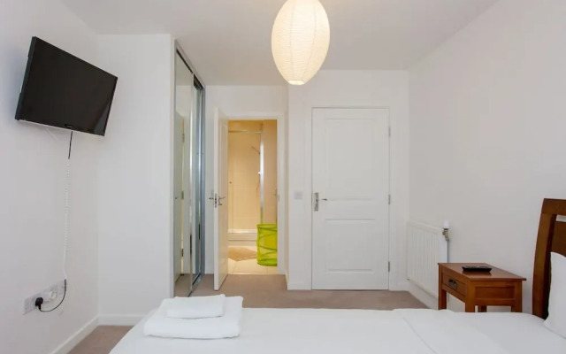 Spacious 2 Bedroom Apartment Near Canary Wharf