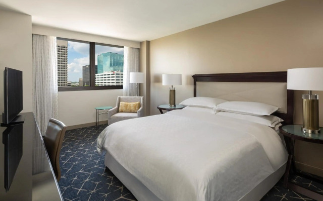 Sheraton Norfolk Waterside Hotel