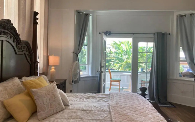 Hilo Bay Oceanfront B&B