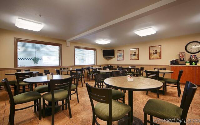 Best Western Oak Meadows Inn