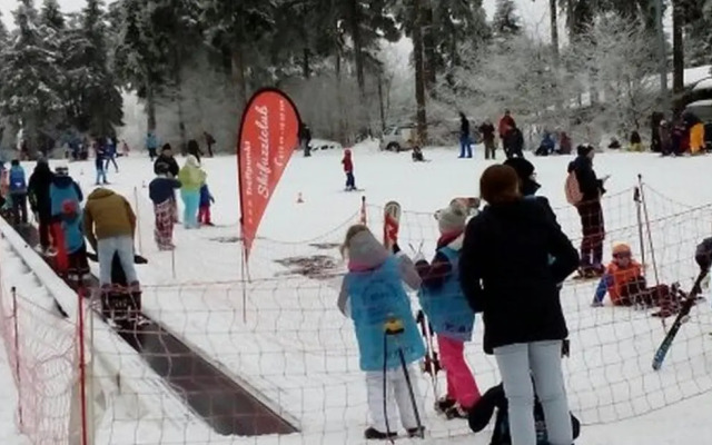 Ferienhaus am See im Bergland 100