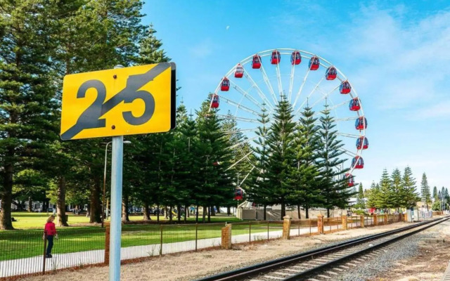 The Allegra - 180 degree ocean and city views