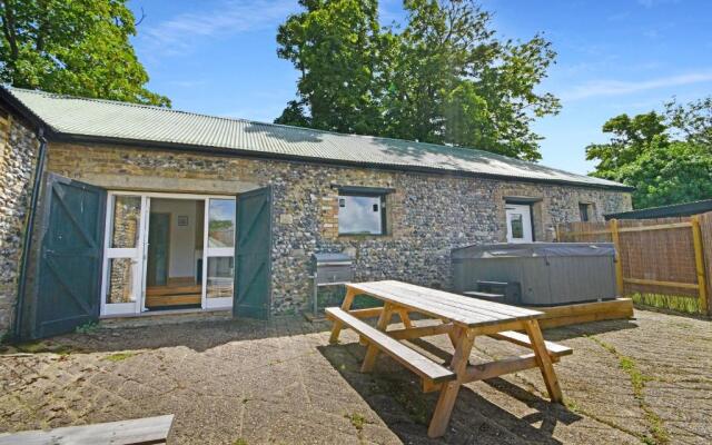 5 Bed Barn Conversion - with private hot tub