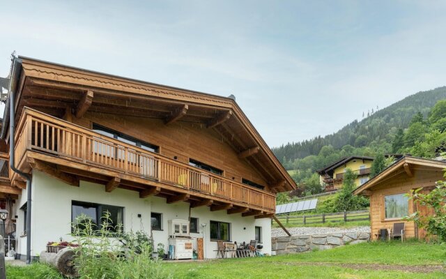 Top Holiday Apartment in Piesendorf With Mountain Views