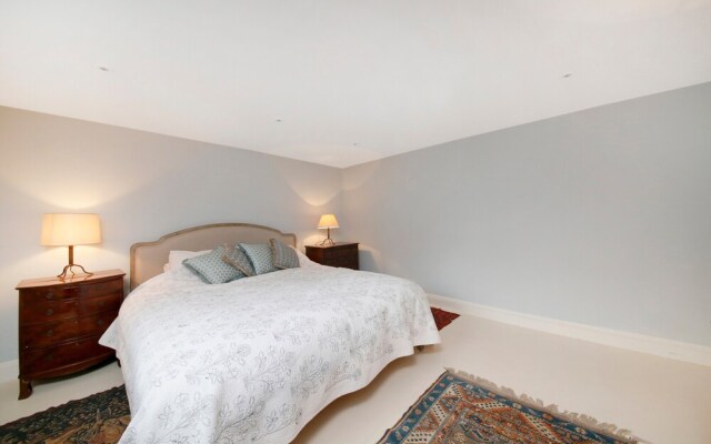 Stunning 2 Bedroom Apartment With Garden in Notting Hill