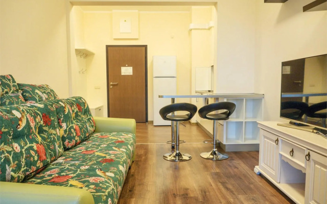 Phoenix De Lux Apartment on 12/4 Triumfalnaya Street