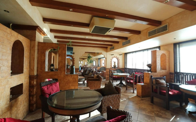 OYO 112 Semiramis Hotel