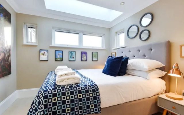 Stylish Family Home Close To Ealing Common