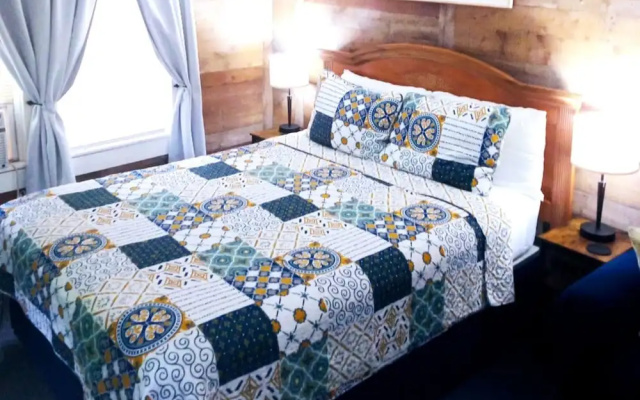 Evening Shade River Lodge and Cabins