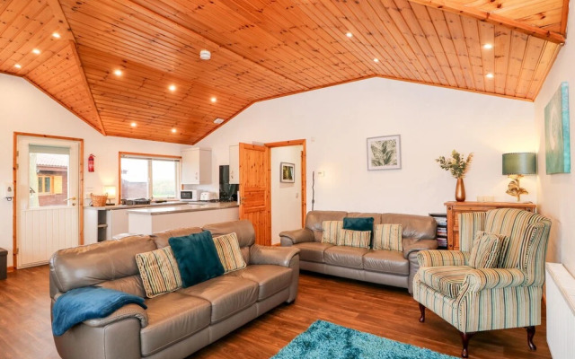 Teal Lodge