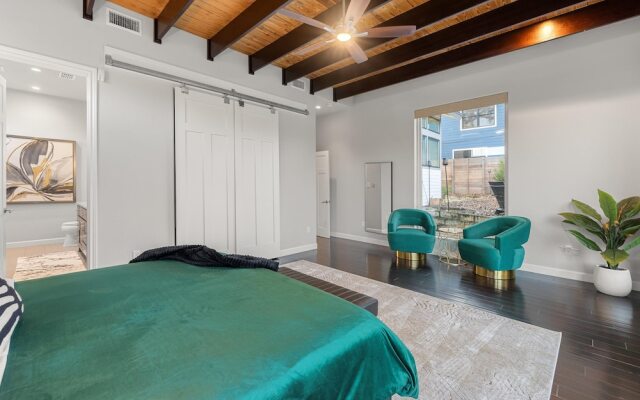 Hollys Parkside Haven- Guest House Included