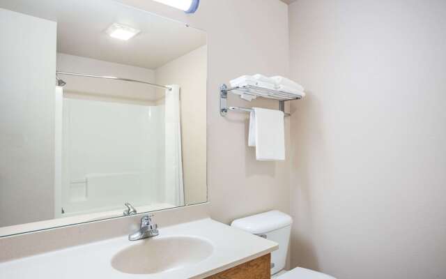 Super 8 by Wyndham Monroe WI