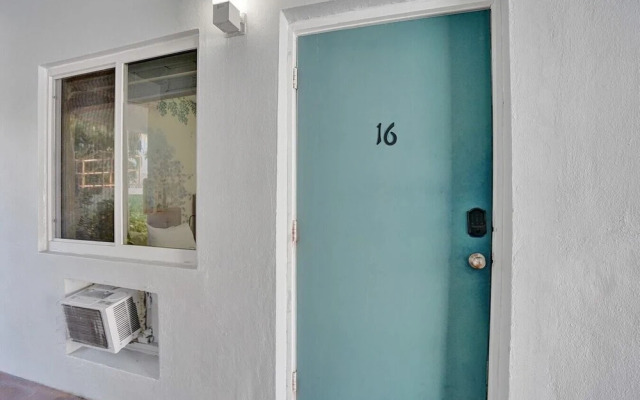 Coastal Studio by Hollywood Beach Boardwalk