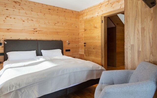 Superb Chalet in Niedernsill with Garden