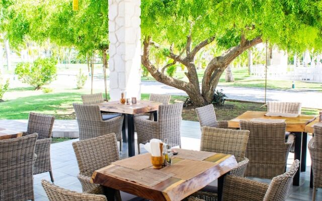Playa Palmera Beach Resort