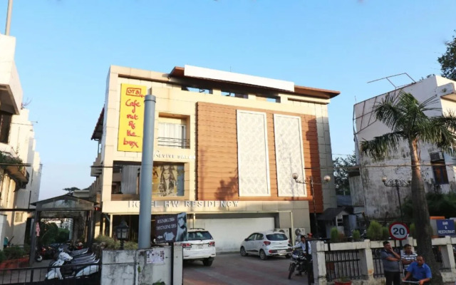 The Central Palm Hotel by OYO Rooms